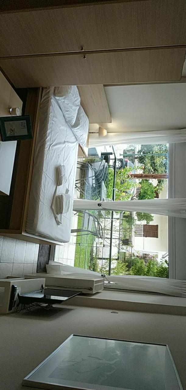 Ourania'S Apartments Kamena Vourla Luaran gambar